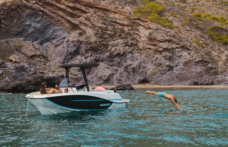Quicksilver Activ 705 Open