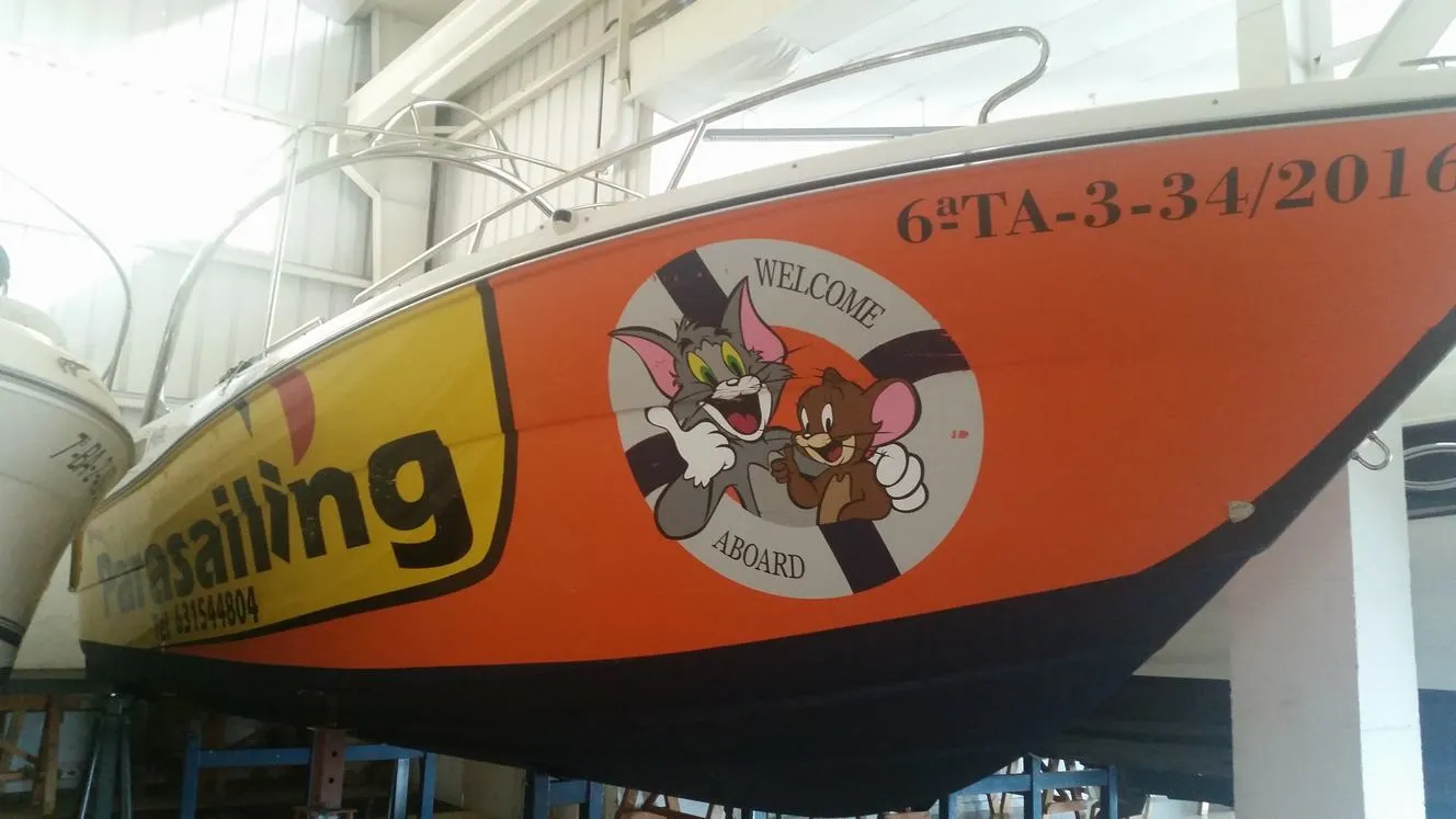 Barco Parasailing