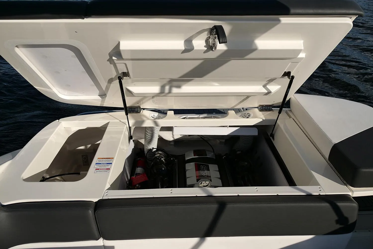 Sea Ray SPX 230