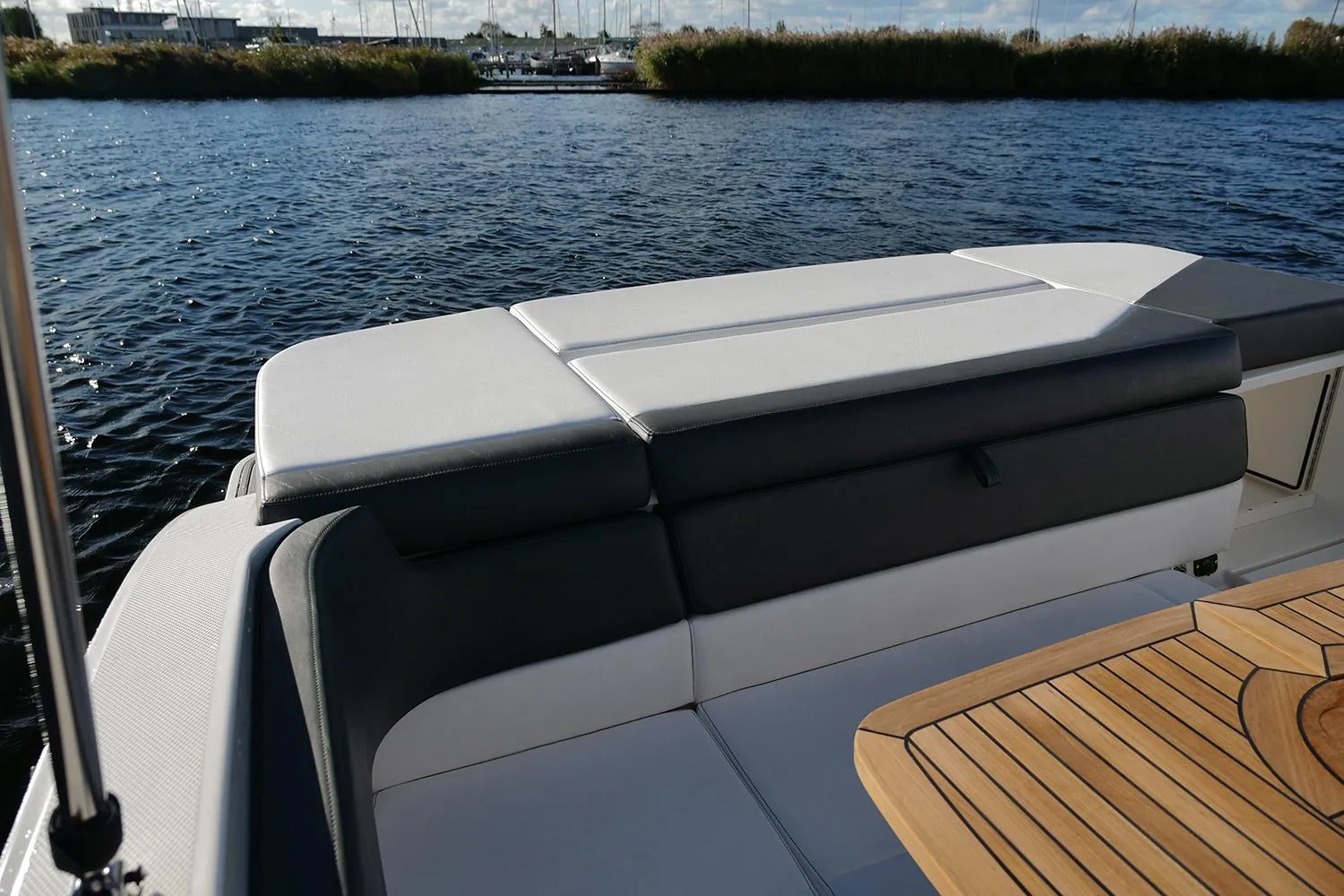 Sea Ray SPX 230